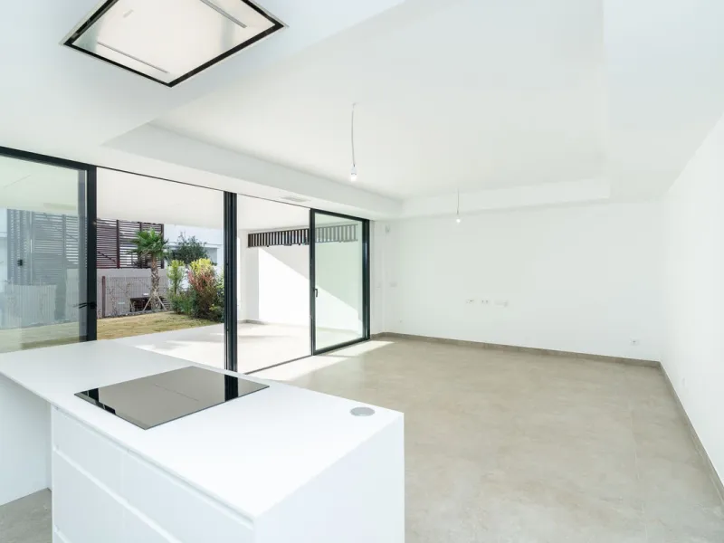 Exclusive ground floor apartment with private garden located in a modern resort-style residential complex in Cancelada, on the prestigious New  Milla de Oro (**Estepona**).