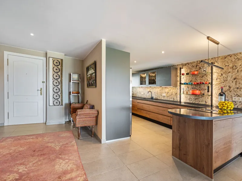 This truly special home combines space, light and tranquility in one of Guadalmina's most sought-after settings. Located on the first floor yet elevated above the golf course, the apartment enjoys the feel of a third floor or penthouse, with uninterrupted