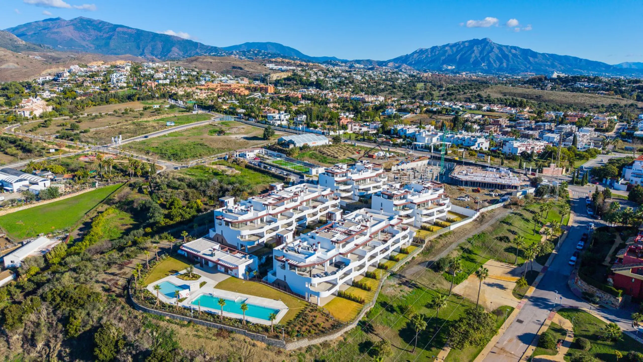 Exclusive ground floor apartment with private garden located in a modern resort-style residential complex in Cancelada, on the prestigious New  Milla de Oro (**Estepona**).