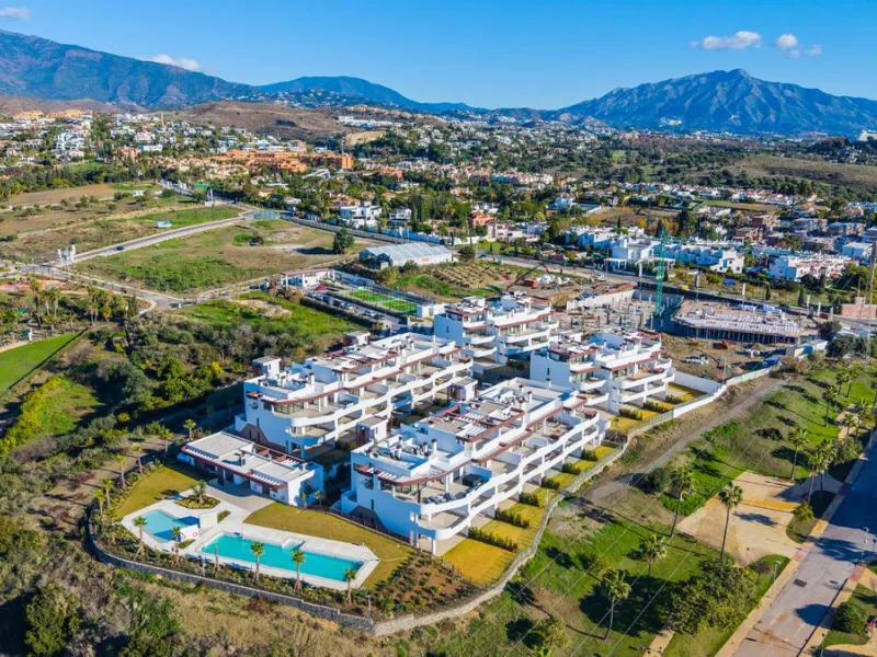 Exclusive ground floor apartment with private garden located in a modern resort-style residential complex in Cancelada, on the prestigious New  Milla de Oro (**Estepona**).