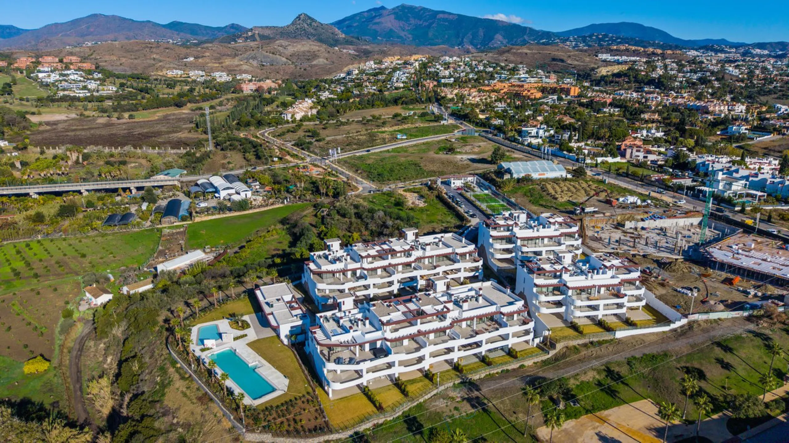 Exclusive ground floor apartment with private garden located in a modern resort-style residential complex in Cancelada, on the prestigious New  Milla de Oro (**Estepona**).