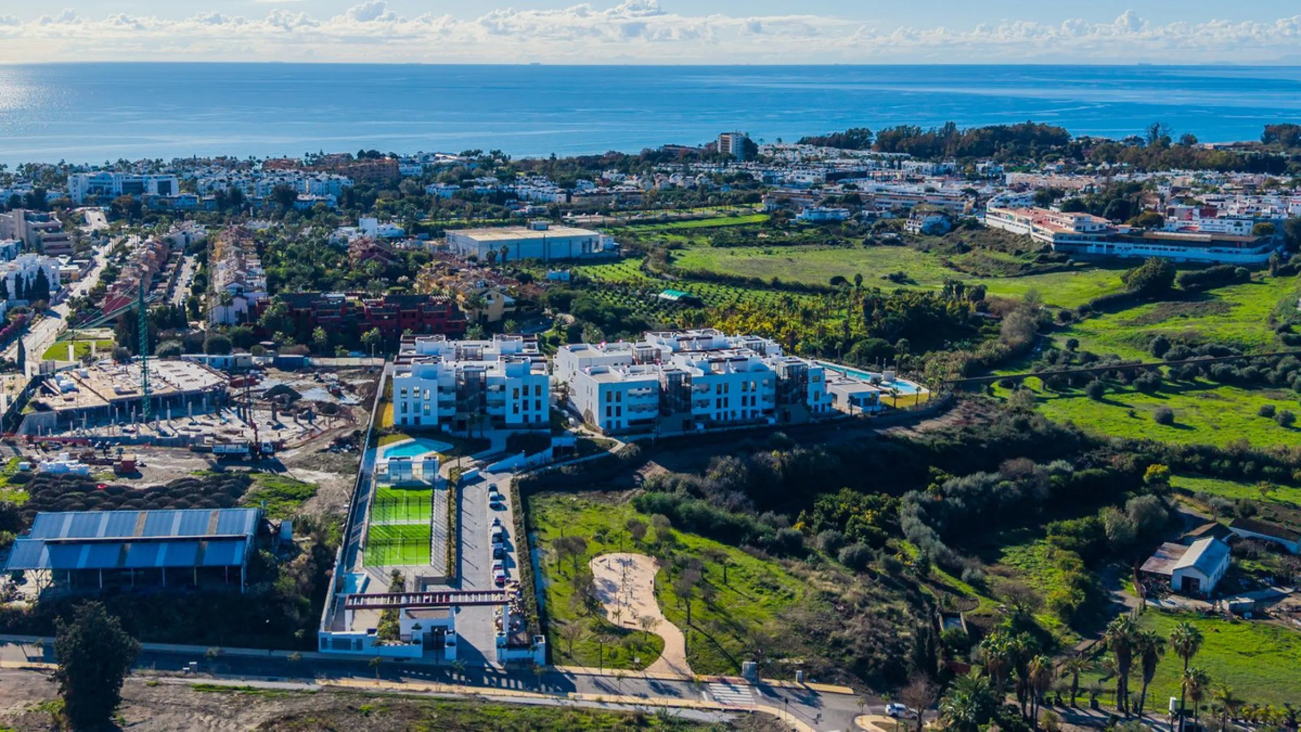 Exclusive ground floor apartment with private garden located in a modern resort-style residential complex in Cancelada, on the prestigious New  Milla de Oro (**Estepona**).