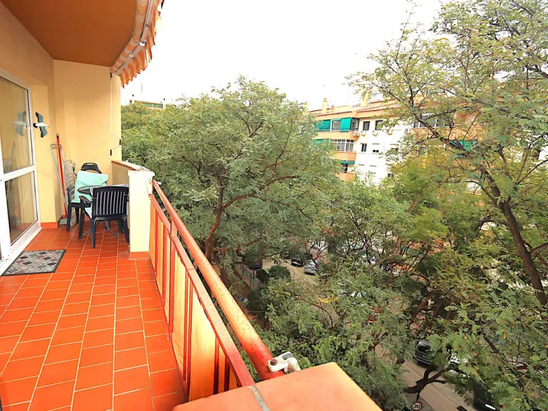 Apartment - Top Floor Apartment в продаже в Fuengirola, Málaga. В доме 3 спален и 2 ванных комнат. Площадь дома 132 м²
