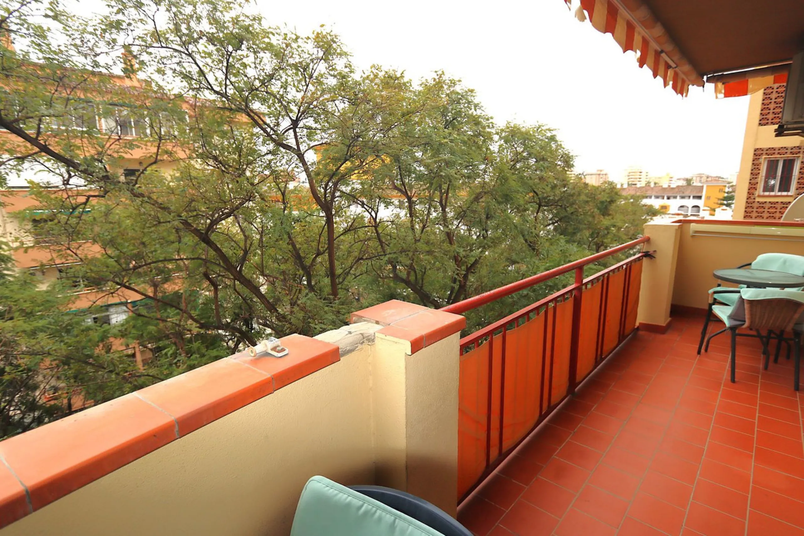 Apartment - Top Floor Apartment в продаже в Fuengirola, Málaga. В доме 3 спален и 2 ванных комнат. Площадь дома 132 м²
