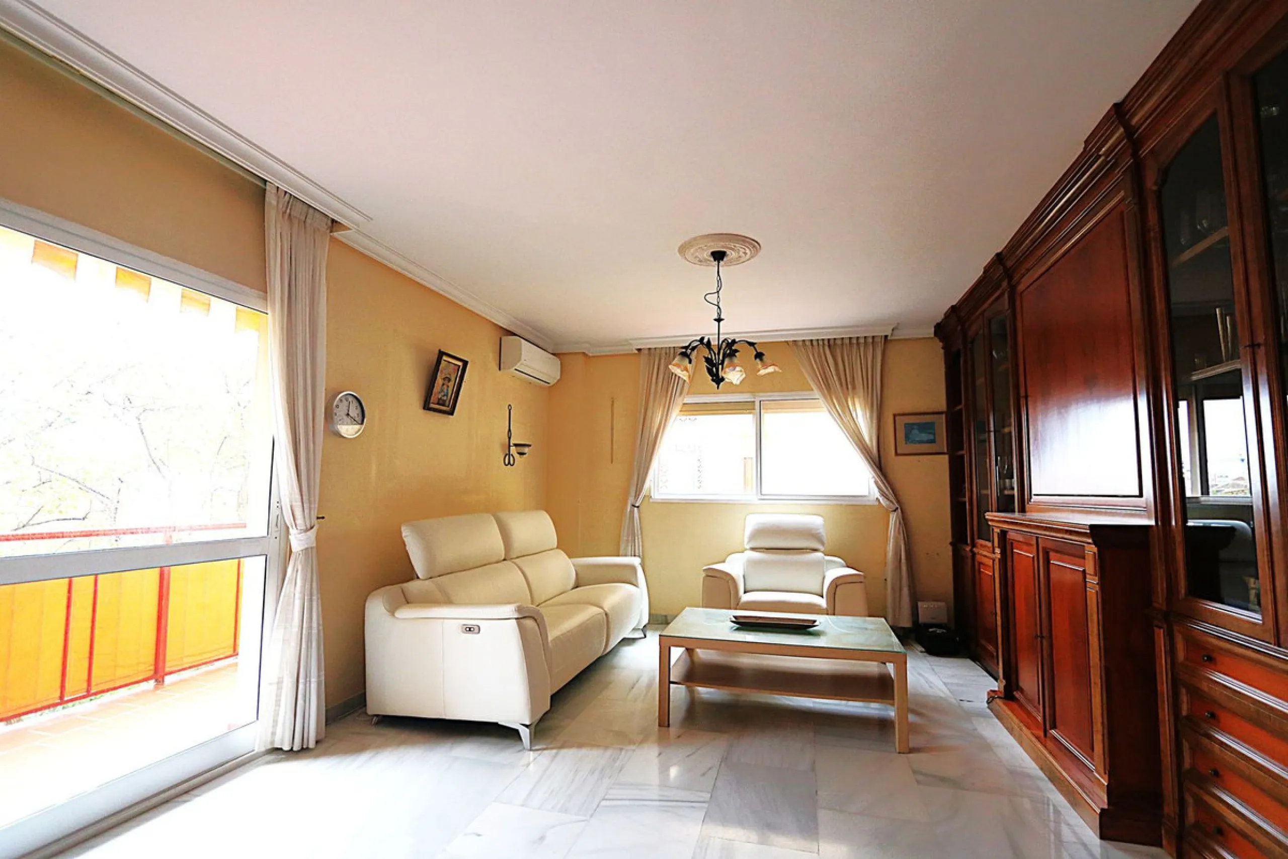 Apartment - Top Floor Apartment в продаже в Fuengirola, Málaga. В доме 3 спален и 2 ванных комнат. Площадь дома 132 м²