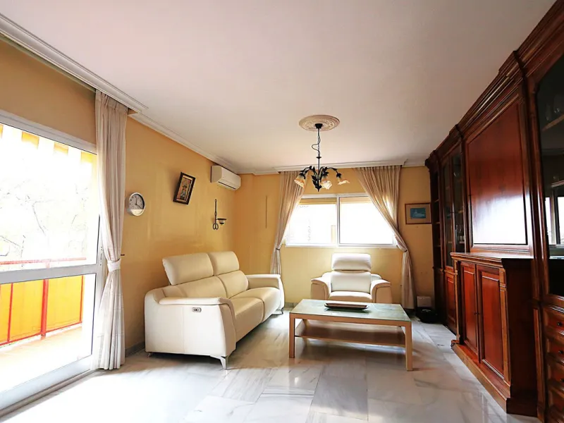 Apartment - Top Floor Apartment в продаже в Fuengirola, Málaga. В доме 3 спален и 2 ванных комнат. Площадь дома 132 м²