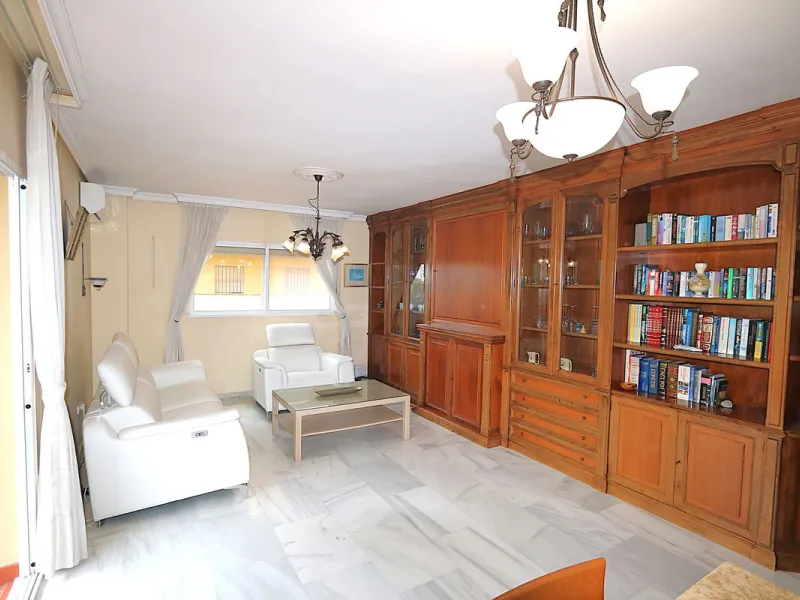 Apartment - Top Floor Apartment в продаже в Fuengirola, Málaga. В доме 3 спален и 2 ванных комнат. Площадь дома 132 м²