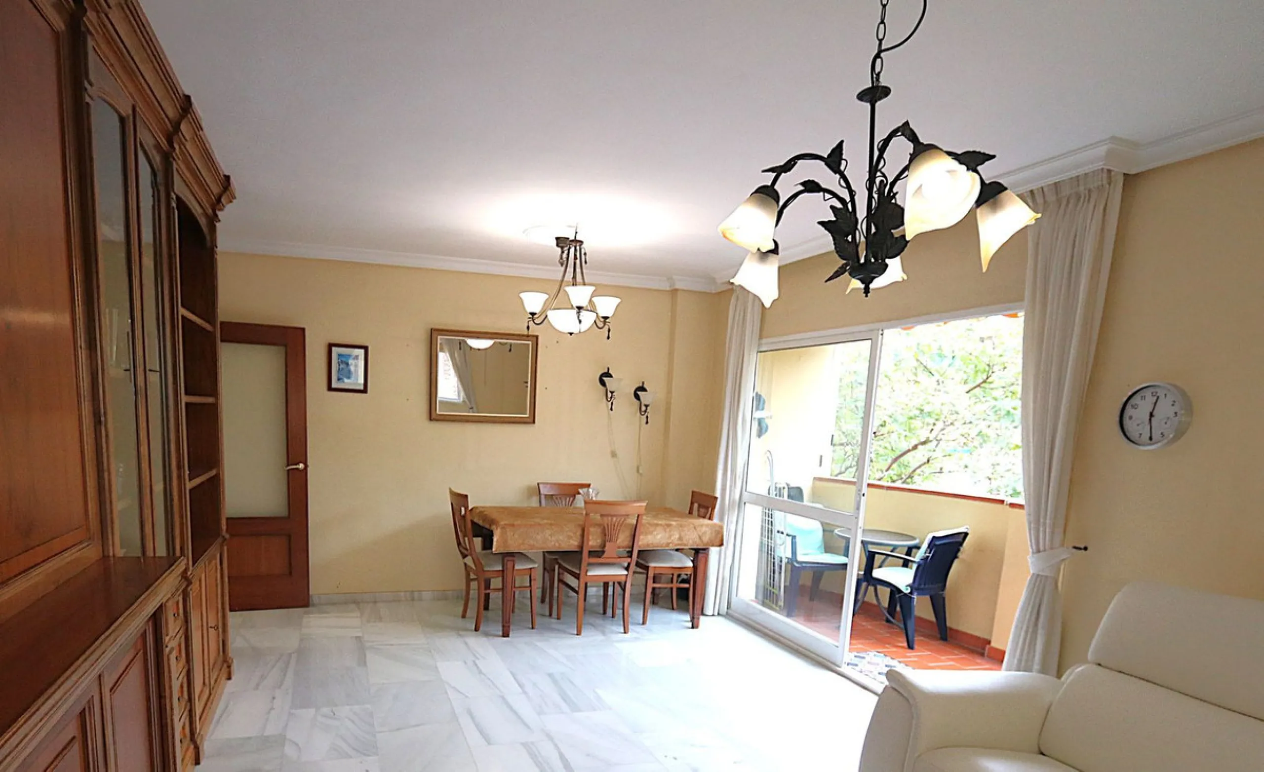 Apartment - Top Floor Apartment в продаже в Fuengirola, Málaga. В доме 3 спален и 2 ванных комнат. Площадь дома 132 м²
