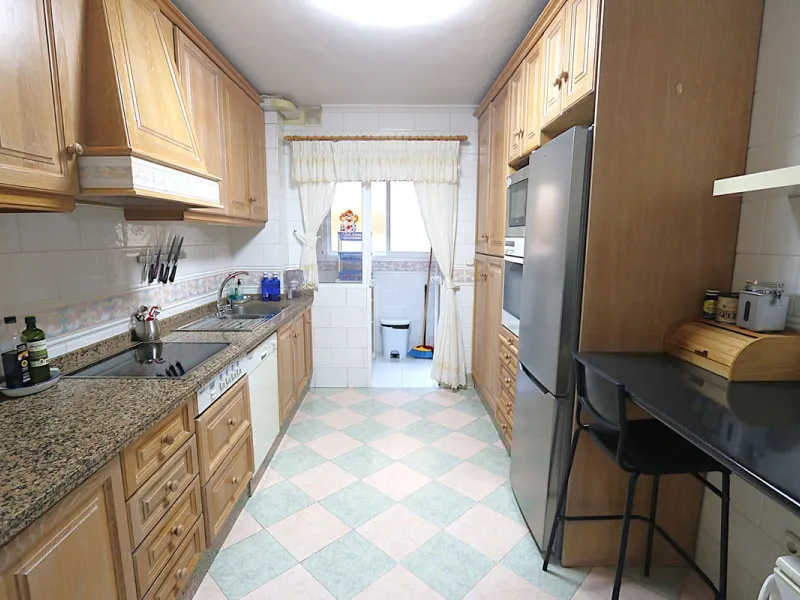 Apartment - Top Floor Apartment в продаже в Fuengirola, Málaga. В доме 3 спален и 2 ванных комнат. Площадь дома 132 м²