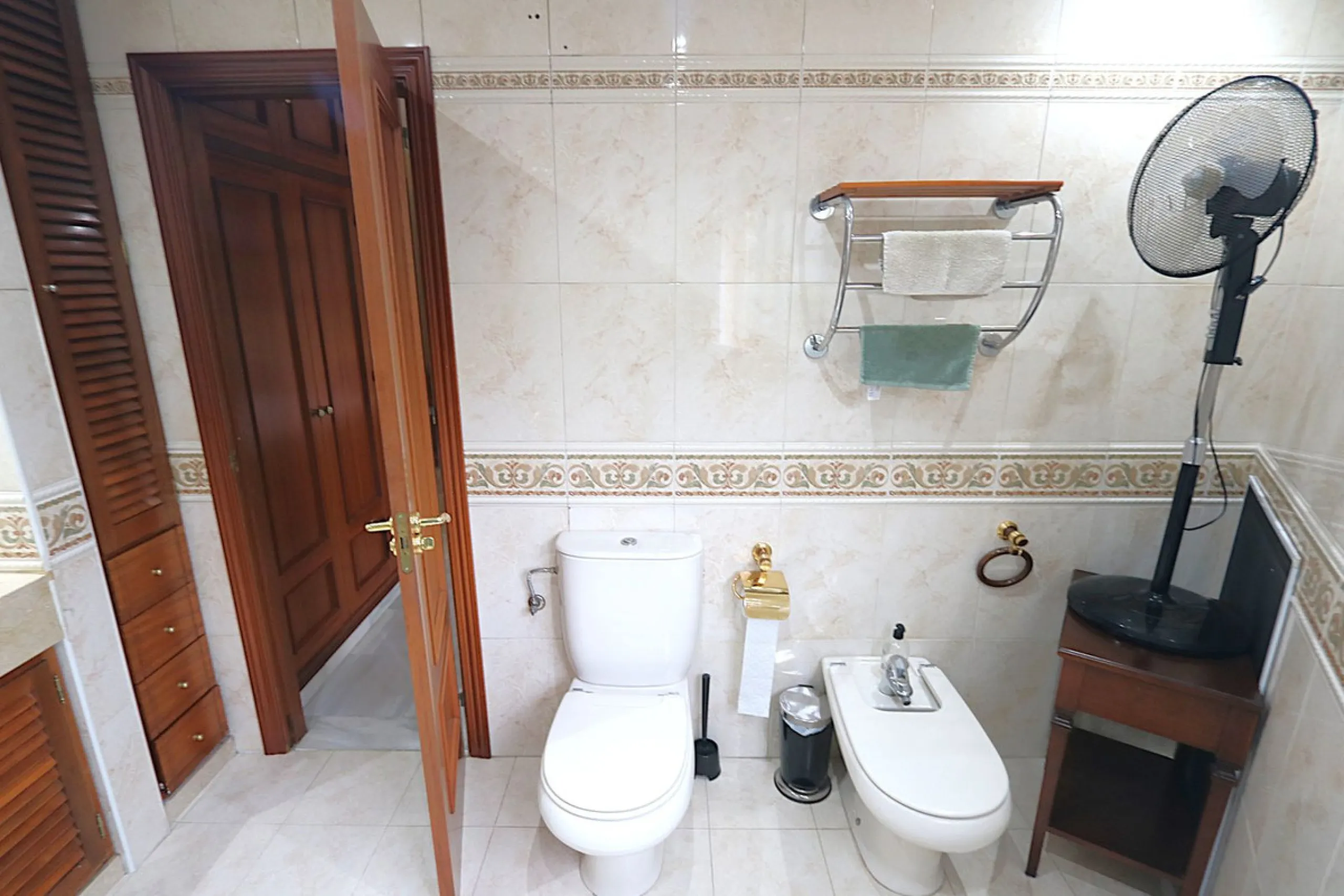 Apartment - Top Floor Apartment в продаже в Fuengirola, Málaga. В доме 3 спален и 2 ванных комнат. Площадь дома 132 м²