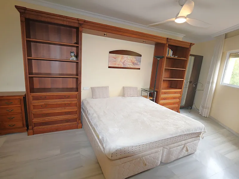Apartment - Top Floor Apartment в продаже в Fuengirola, Málaga. В доме 3 спален и 2 ванных комнат. Площадь дома 132 м²