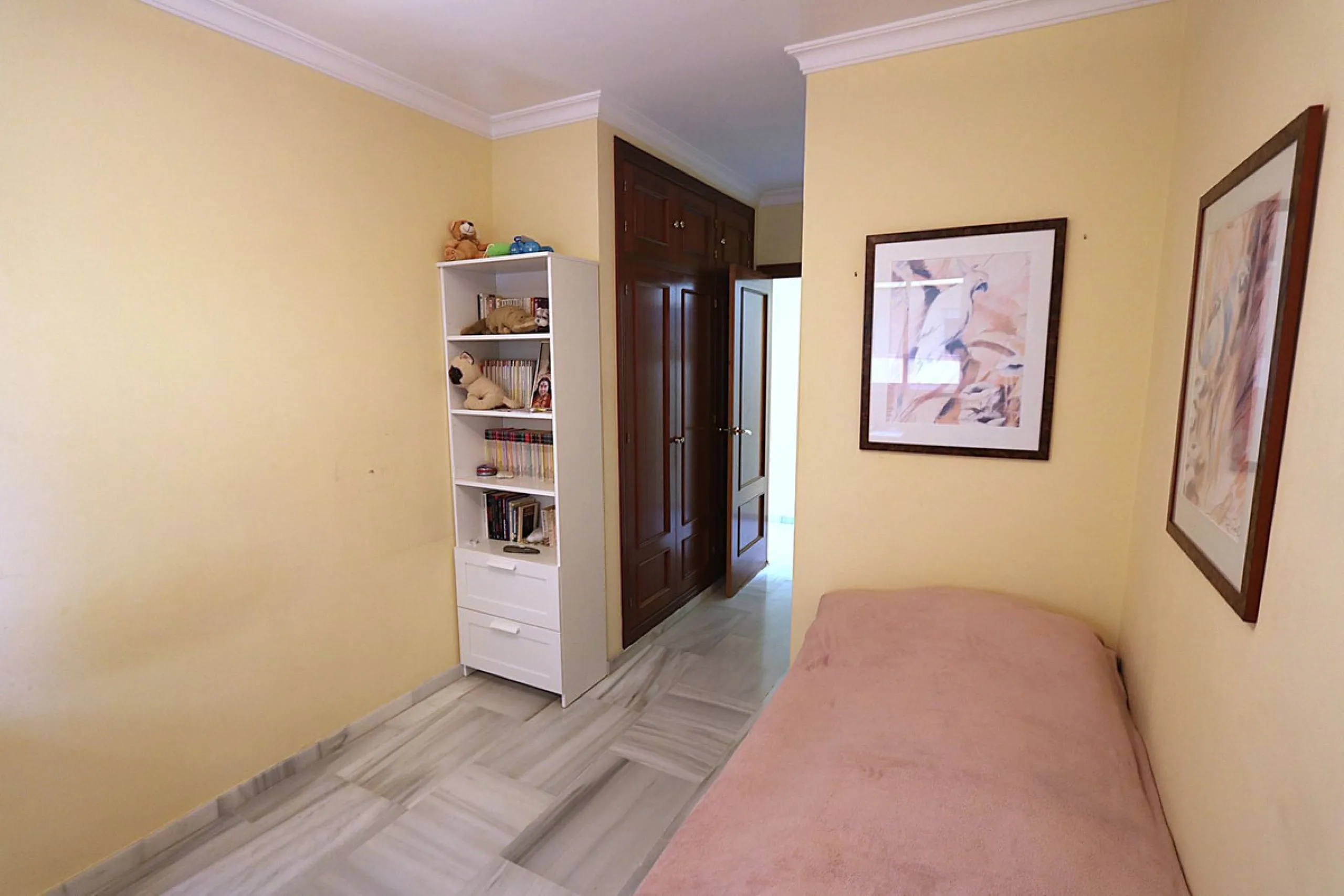 Apartment - Top Floor Apartment в продаже в Fuengirola, Málaga. В доме 3 спален и 2 ванных комнат. Площадь дома 132 м²