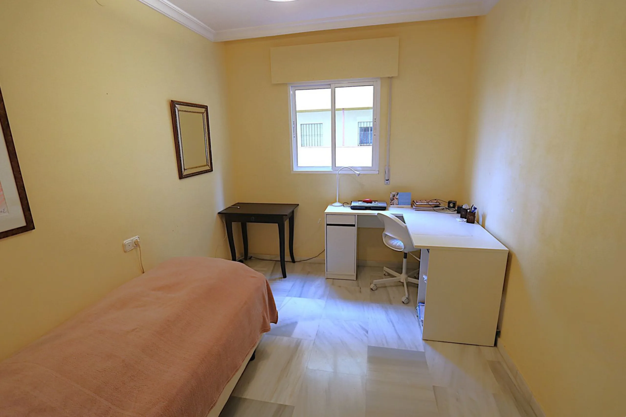 Apartment - Top Floor Apartment в продаже в Fuengirola, Málaga. В доме 3 спален и 2 ванных комнат. Площадь дома 132 м²