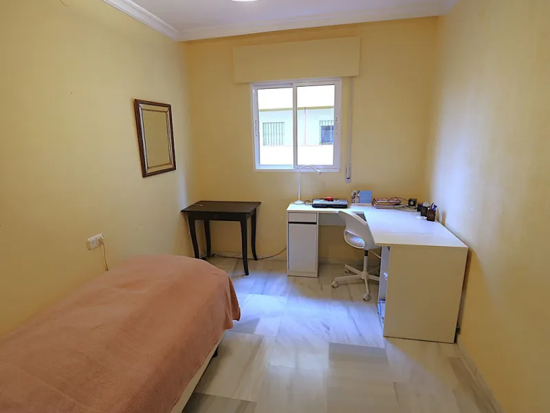 Apartment - Top Floor Apartment в продаже в Fuengirola, Málaga. В доме 3 спален и 2 ванных комнат. Площадь дома 132 м²