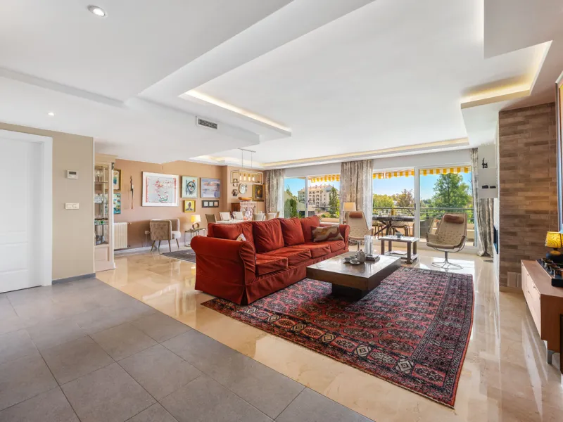 This truly special home combines space, light and tranquility in one of Guadalmina's most sought-after settings. Located on the first floor yet elevated above the golf course, the apartment enjoys the feel of a third floor or penthouse, with uninterrupted