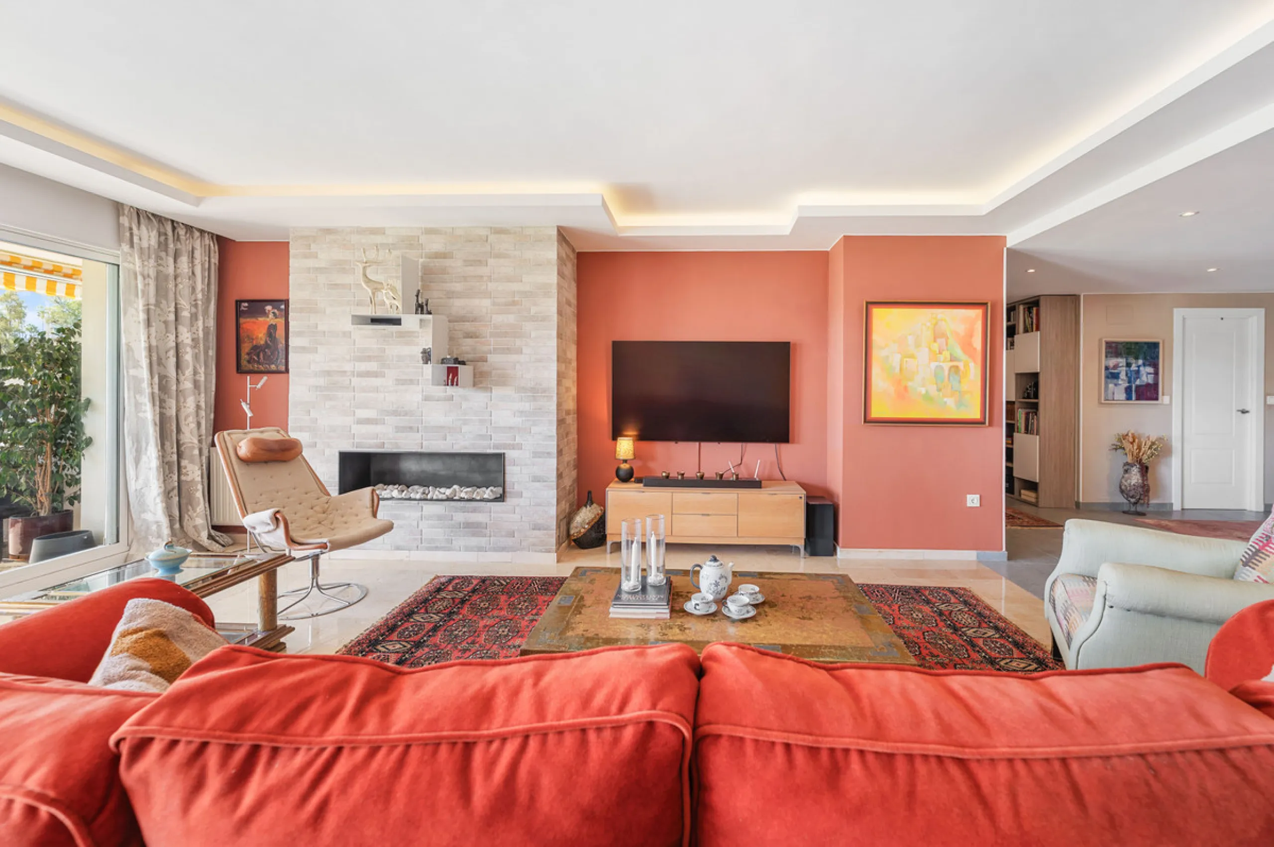 This truly special home combines space, light and tranquility in one of Guadalmina's most sought-after settings. Located on the first floor yet elevated above the golf course, the apartment enjoys the feel of a third floor or penthouse, with uninterrupted