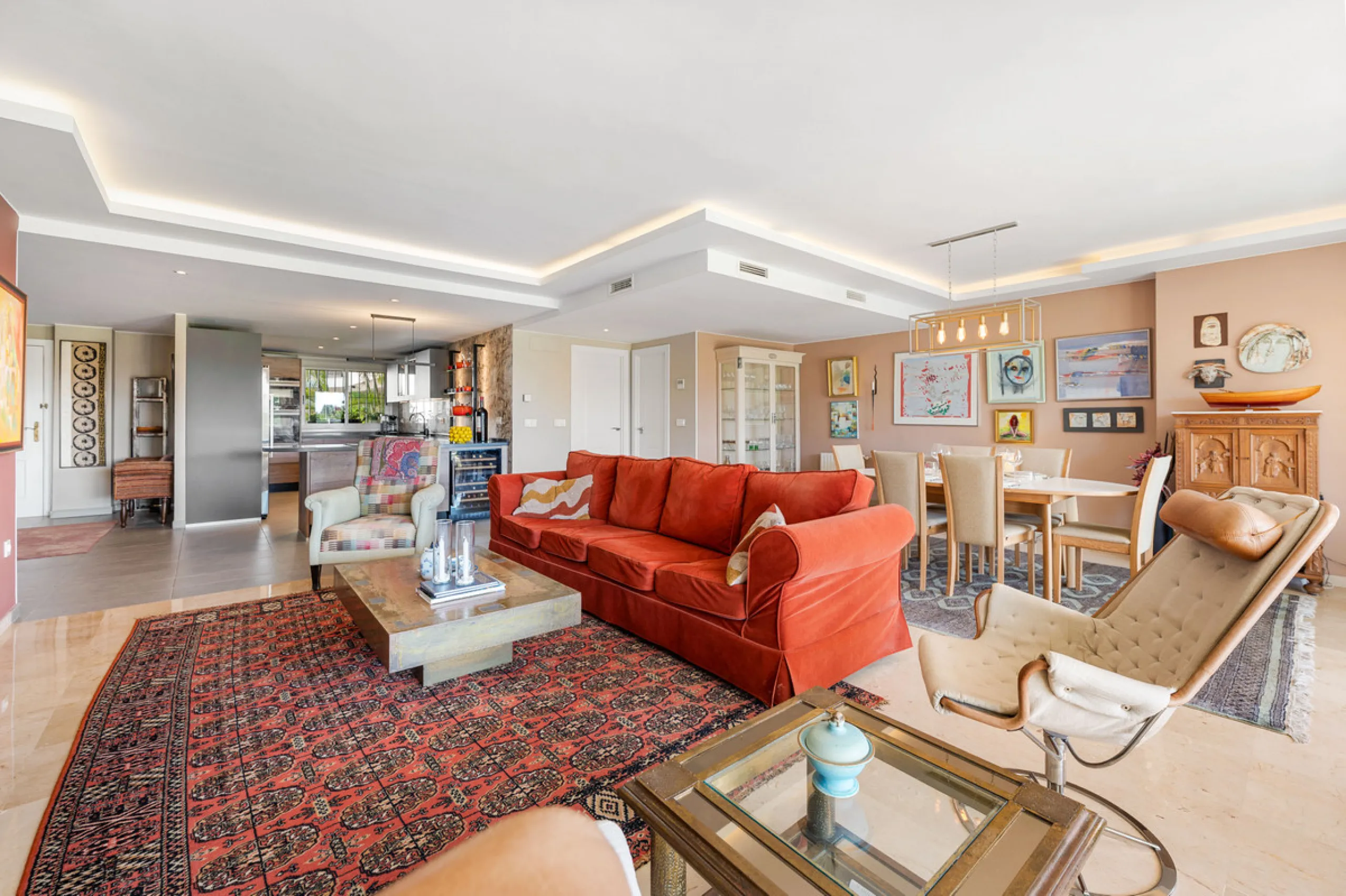 This truly special home combines space, light and tranquility in one of Guadalmina's most sought-after settings. Located on the first floor yet elevated above the golf course, the apartment enjoys the feel of a third floor or penthouse, with uninterrupted