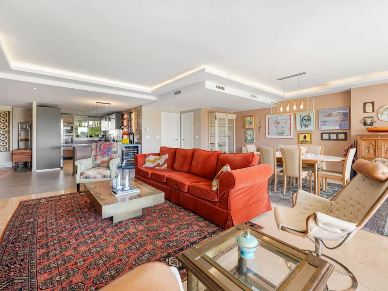 This truly special home combines space, light and tranquility in one of Guadalmina's most sought-after settings. Located on the first floor yet elevated above the golf course, the apartment enjoys the feel of a third floor or penthouse, with uninterrupted