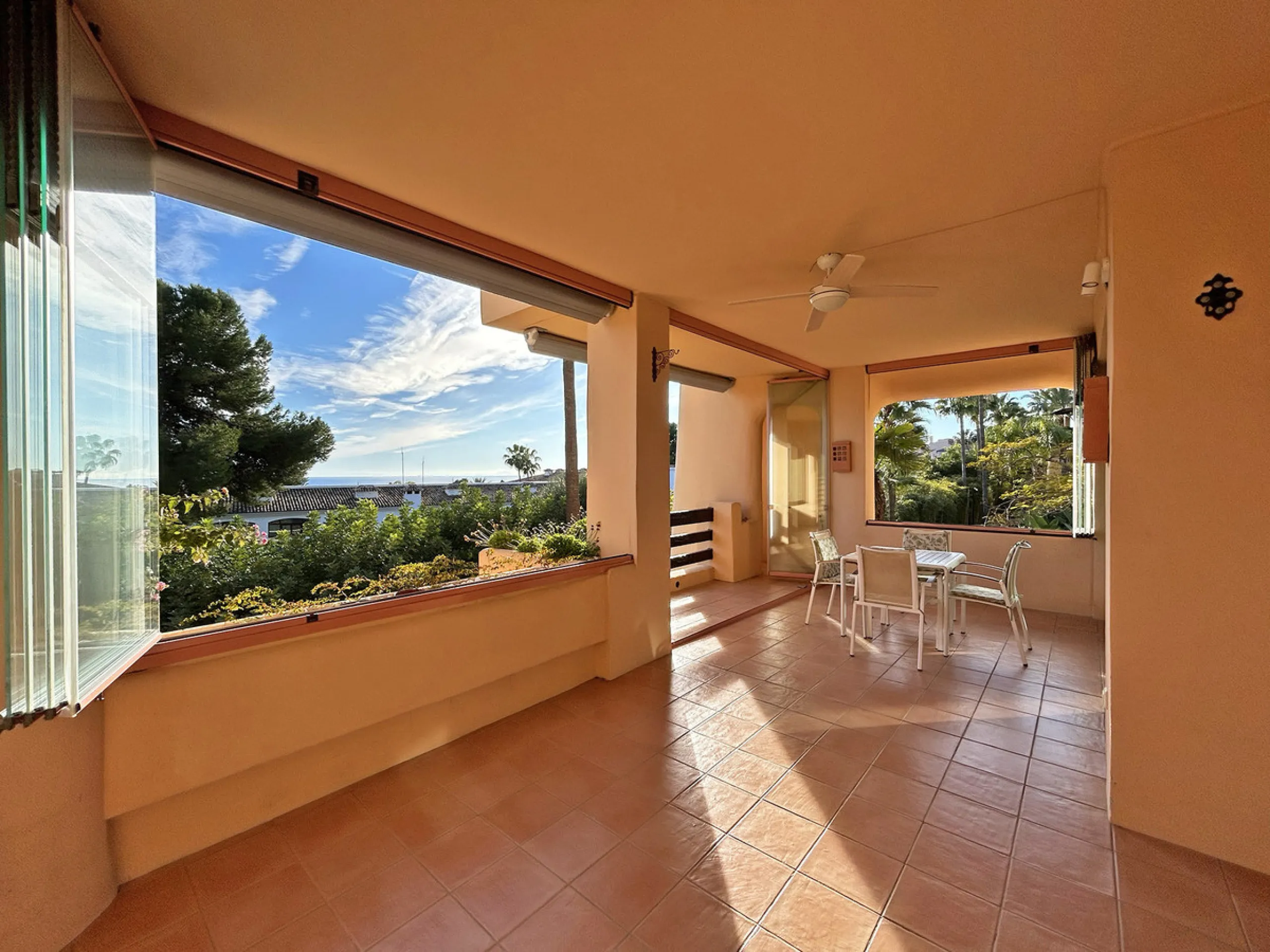 Located within the prestigious gated community Mansion Club, this elegant 2-bedroom, 2-bathroom apartment stands out as one of the finest residential offerings in the area. With a built area of 165 m² and a 41 m² south-facing terrace, it offers generous l