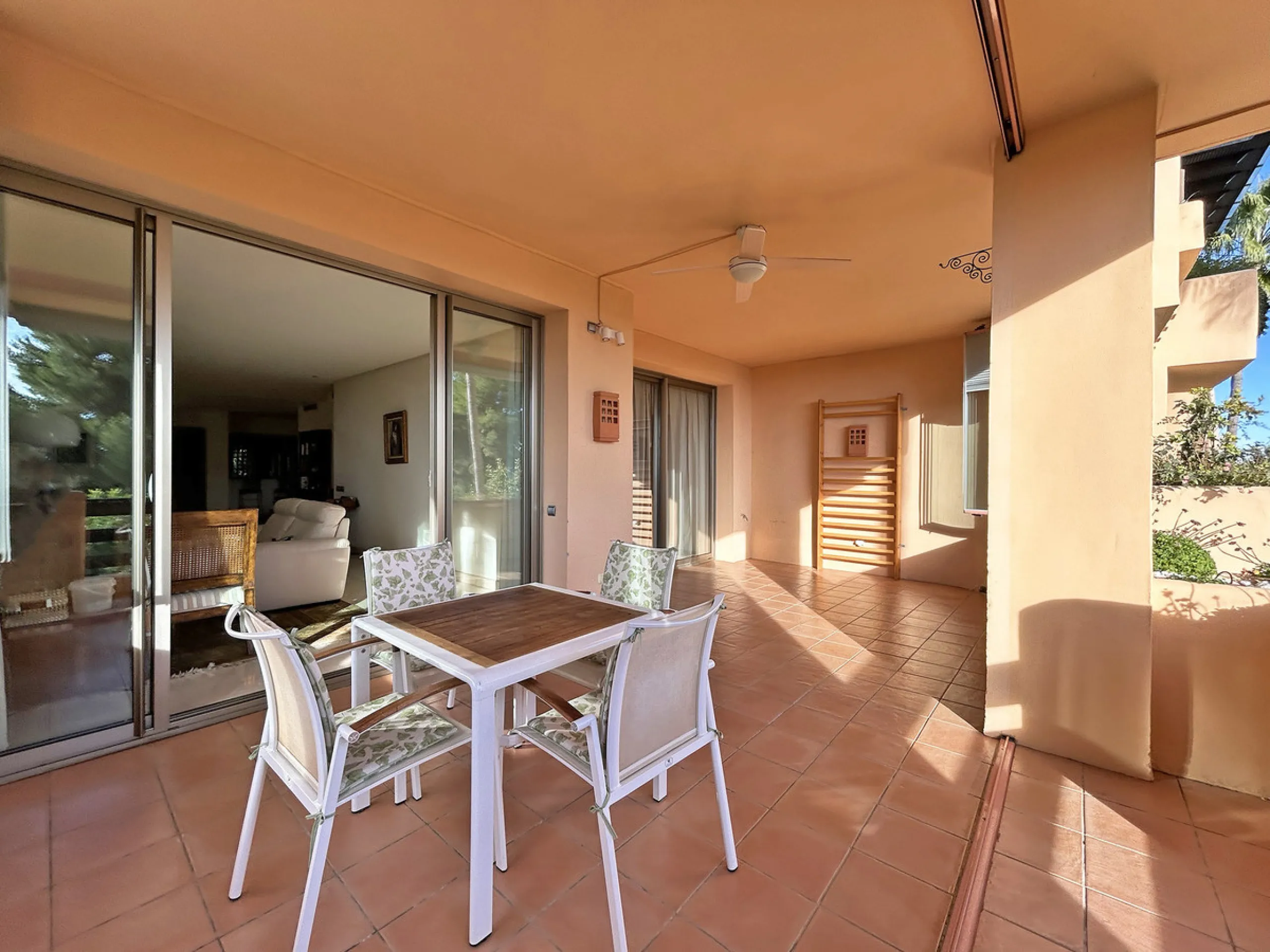 Located within the prestigious gated community Mansion Club, this elegant 2-bedroom, 2-bathroom apartment stands out as one of the finest residential offerings in the area. With a built area of 165 m² and a 41 m² south-facing terrace, it offers generous l