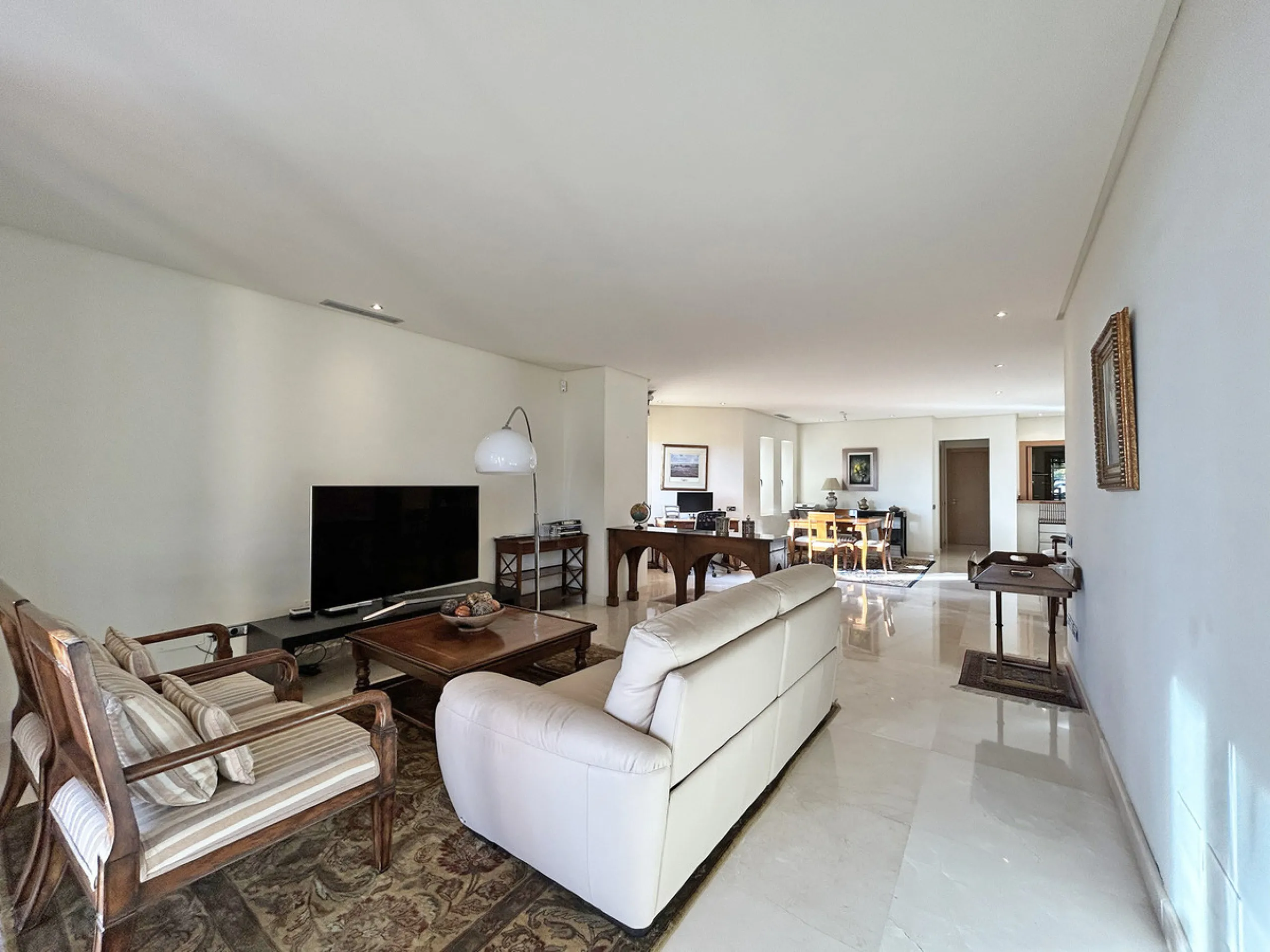 Located within the prestigious gated community Mansion Club, this elegant 2-bedroom, 2-bathroom apartment stands out as one of the finest residential offerings in the area. With a built area of 165 m² and a 41 m² south-facing terrace, it offers generous l