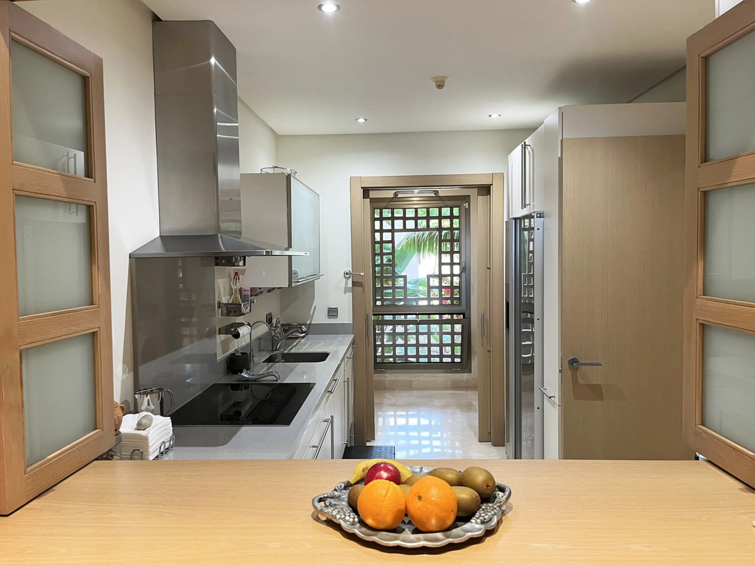 Located within the prestigious gated community Mansion Club, this elegant 2-bedroom, 2-bathroom apartment stands out as one of the finest residential offerings in the area. With a built area of 165 m² and a 41 m² south-facing terrace, it offers generous l