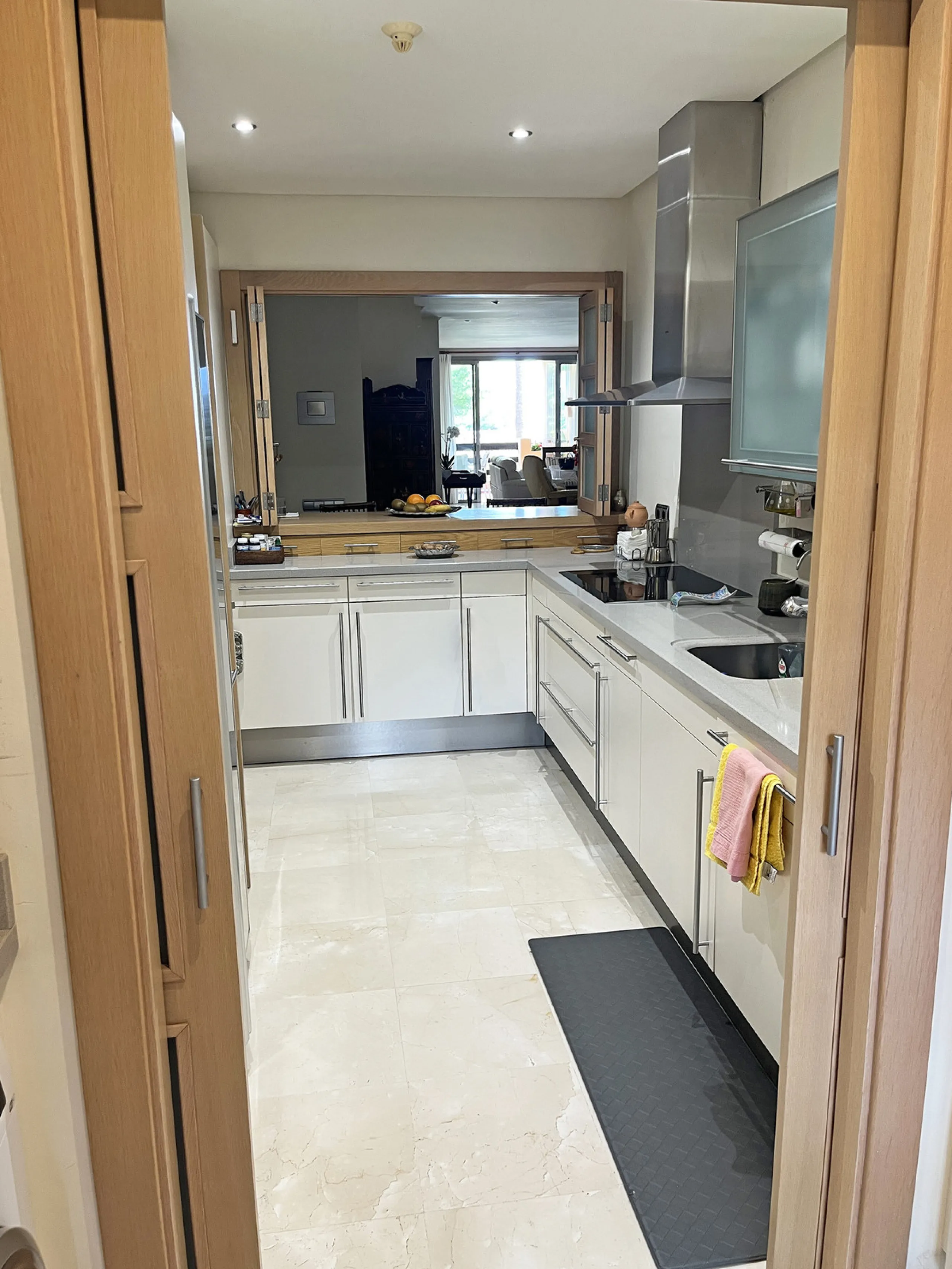 Located within the prestigious gated community Mansion Club, this elegant 2-bedroom, 2-bathroom apartment stands out as one of the finest residential offerings in the area. With a built area of 165 m² and a 41 m² south-facing terrace, it offers generous l
