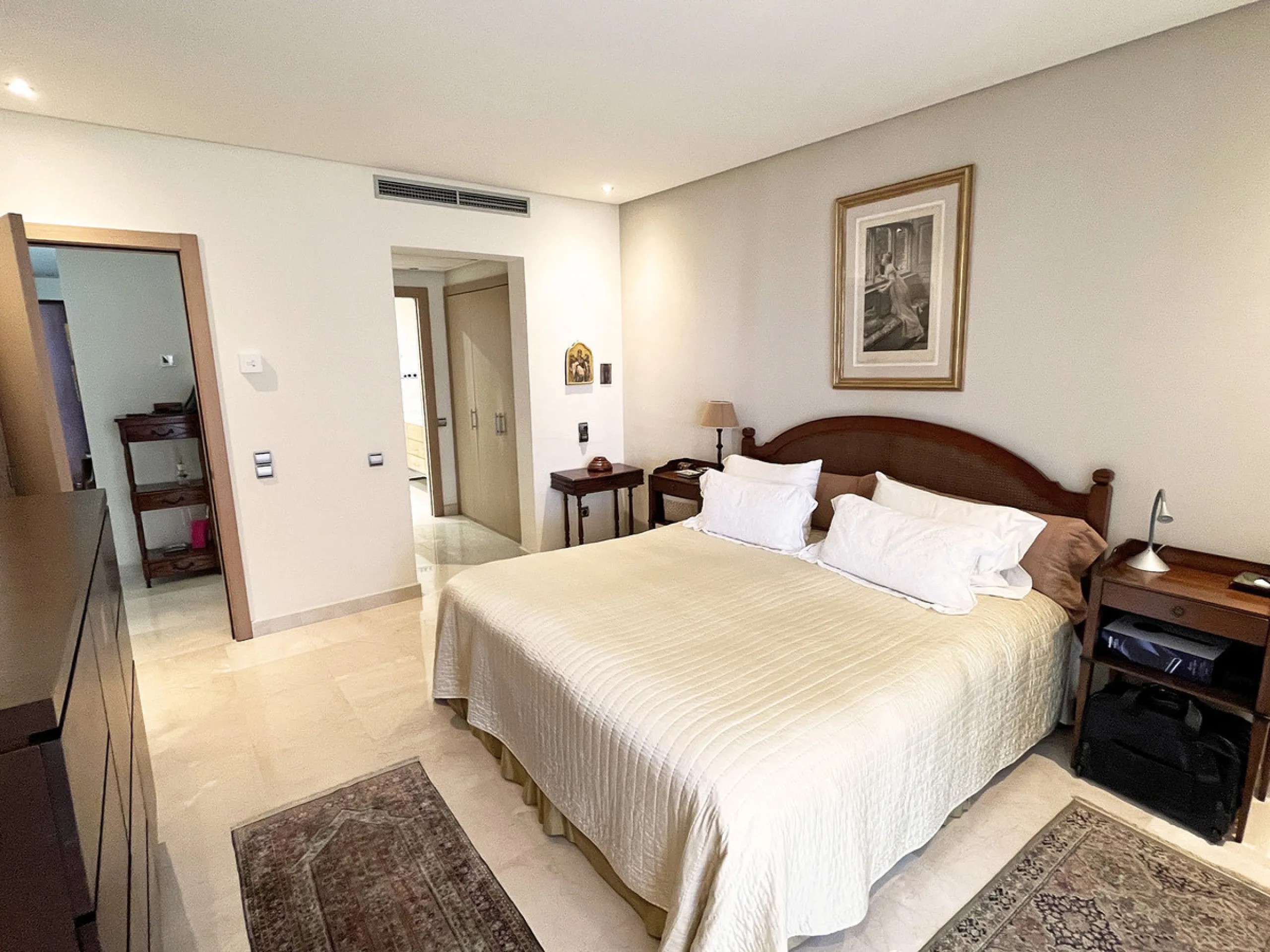 Located within the prestigious gated community Mansion Club, this elegant 2-bedroom, 2-bathroom apartment stands out as one of the finest residential offerings in the area. With a built area of 165 m² and a 41 m² south-facing terrace, it offers generous l
