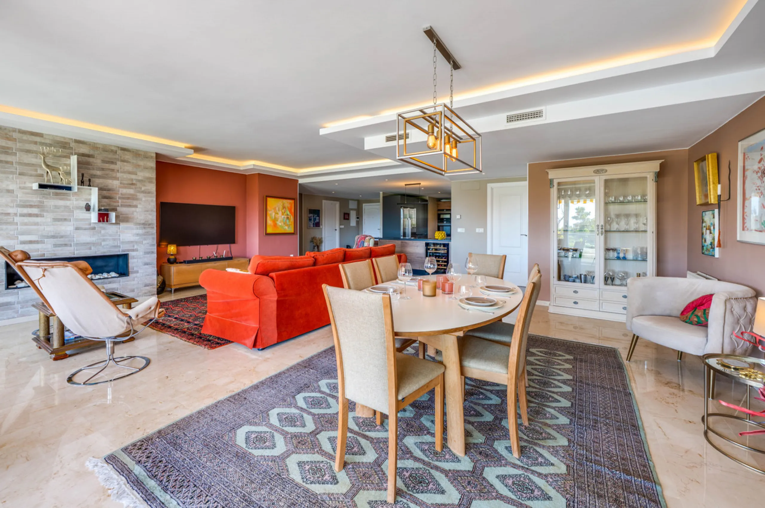 This truly special home combines space, light and tranquility in one of Guadalmina's most sought-after settings. Located on the first floor yet elevated above the golf course, the apartment enjoys the feel of a third floor or penthouse, with uninterrupted