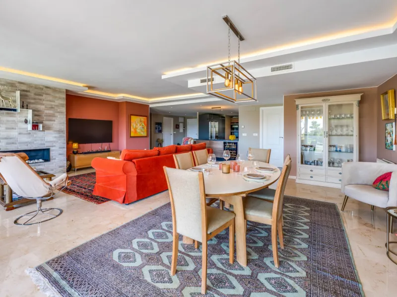 This truly special home combines space, light and tranquility in one of Guadalmina's most sought-after settings. Located on the first floor yet elevated above the golf course, the apartment enjoys the feel of a third floor or penthouse, with uninterrupted