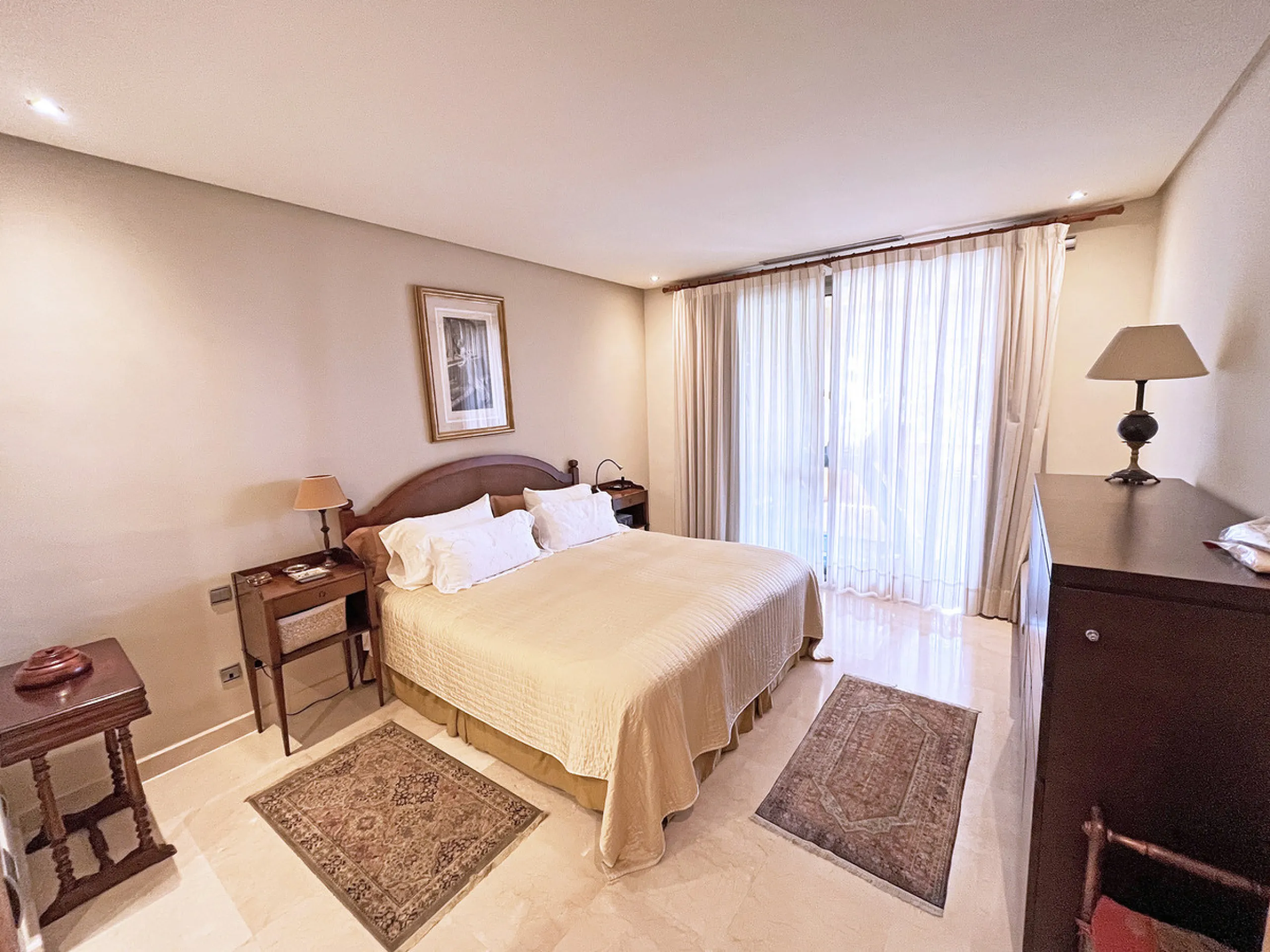 Located within the prestigious gated community Mansion Club, this elegant 2-bedroom, 2-bathroom apartment stands out as one of the finest residential offerings in the area. With a built area of 165 m² and a 41 m² south-facing terrace, it offers generous l