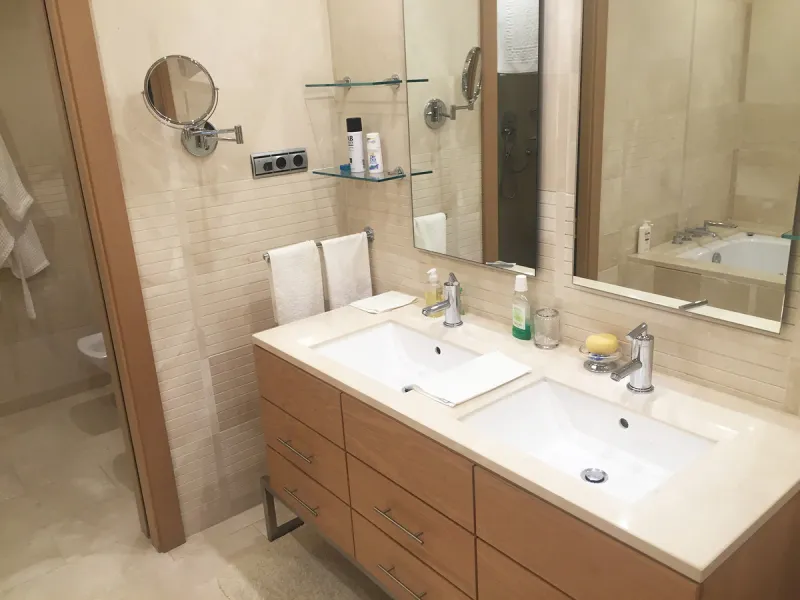Located within the prestigious gated community Mansion Club, this elegant 2-bedroom, 2-bathroom apartment stands out as one of the finest residential offerings in the area. With a built area of 165 m² and a 41 m² south-facing terrace, it offers generous l