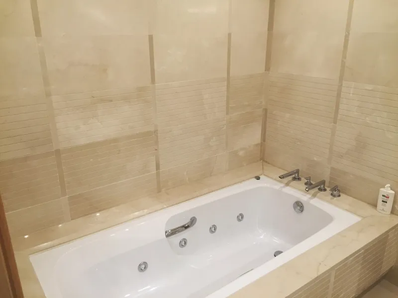 Located within the prestigious gated community Mansion Club, this elegant 2-bedroom, 2-bathroom apartment stands out as one of the finest residential offerings in the area. With a built area of 165 m² and a 41 m² south-facing terrace, it offers generous l