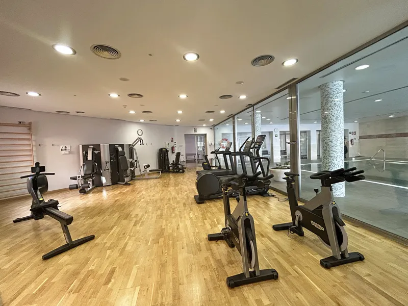Located within the prestigious gated community Mansion Club, this elegant 2-bedroom, 2-bathroom apartment stands out as one of the finest residential offerings in the area. With a built area of 165 m² and a 41 m² south-facing terrace, it offers generous l
