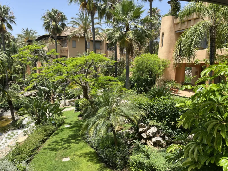 Located within the prestigious gated community Mansion Club, this elegant 2-bedroom, 2-bathroom apartment stands out as one of the finest residential offerings in the area. With a built area of 165 m² and a 41 m² south-facing terrace, it offers generous l
