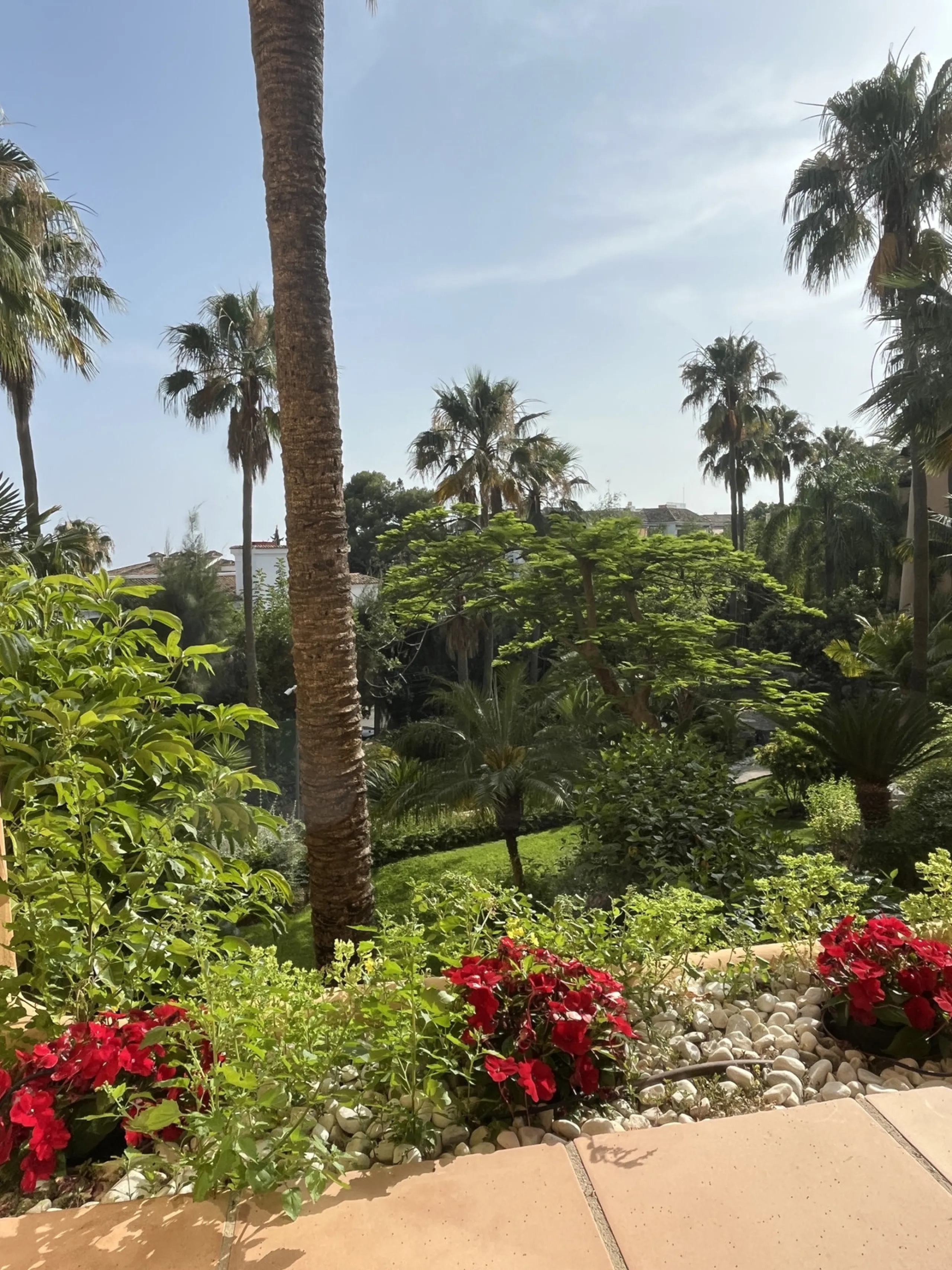Located within the prestigious gated community Mansion Club, this elegant 2-bedroom, 2-bathroom apartment stands out as one of the finest residential offerings in the area. With a built area of 165 m² and a 41 m² south-facing terrace, it offers generous l