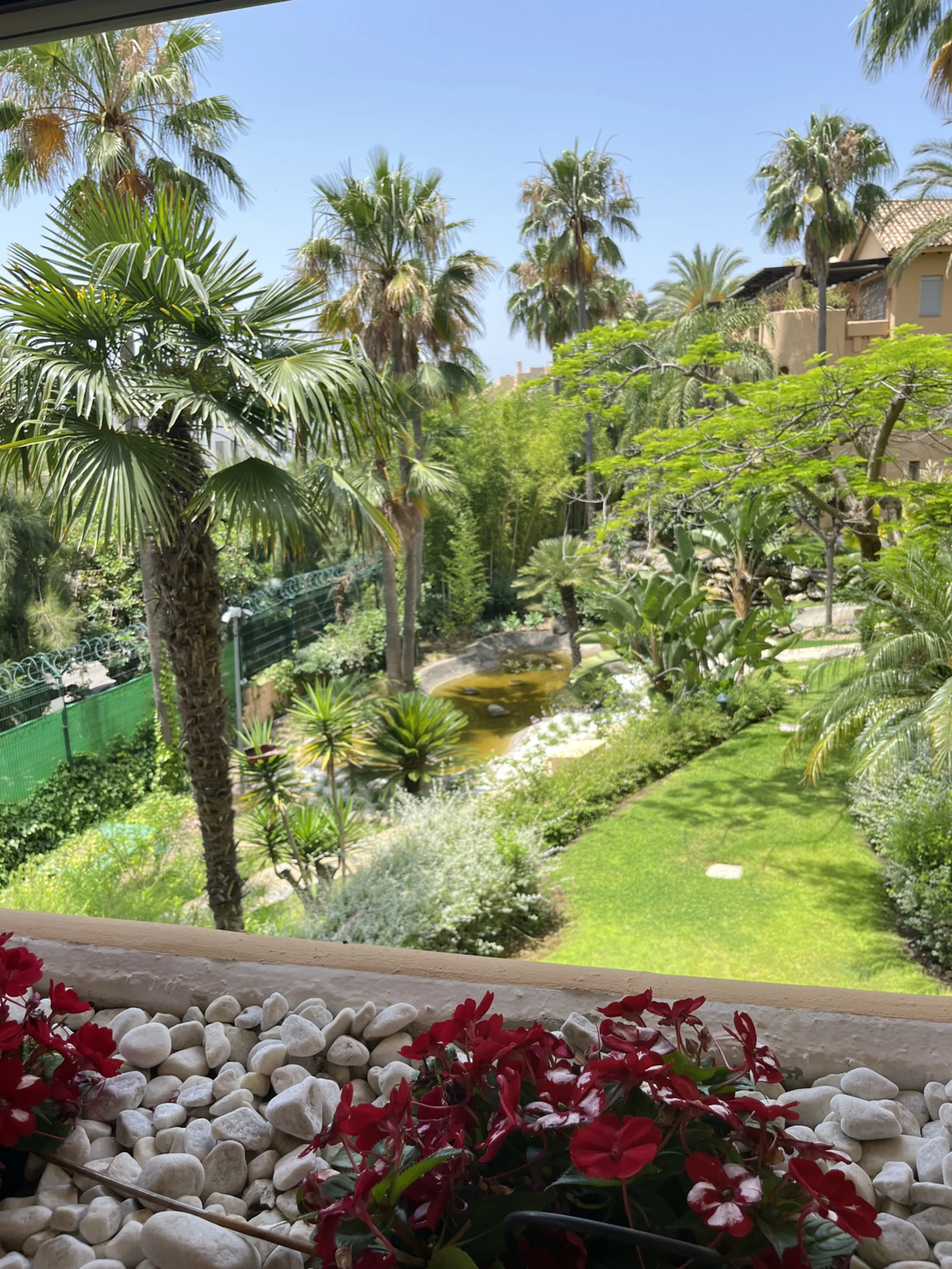 Located within the prestigious gated community Mansion Club, this elegant 2-bedroom, 2-bathroom apartment stands out as one of the finest residential offerings in the area. With a built area of 165 m² and a 41 m² south-facing terrace, it offers generous l