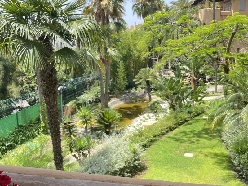 Located within the prestigious gated community Mansion Club, this elegant 2-bedroom, 2-bathroom apartment stands out as one of the finest residential offerings in the area. With a built area of 165 m² and a 41 m² south-facing terrace, it offers generous l