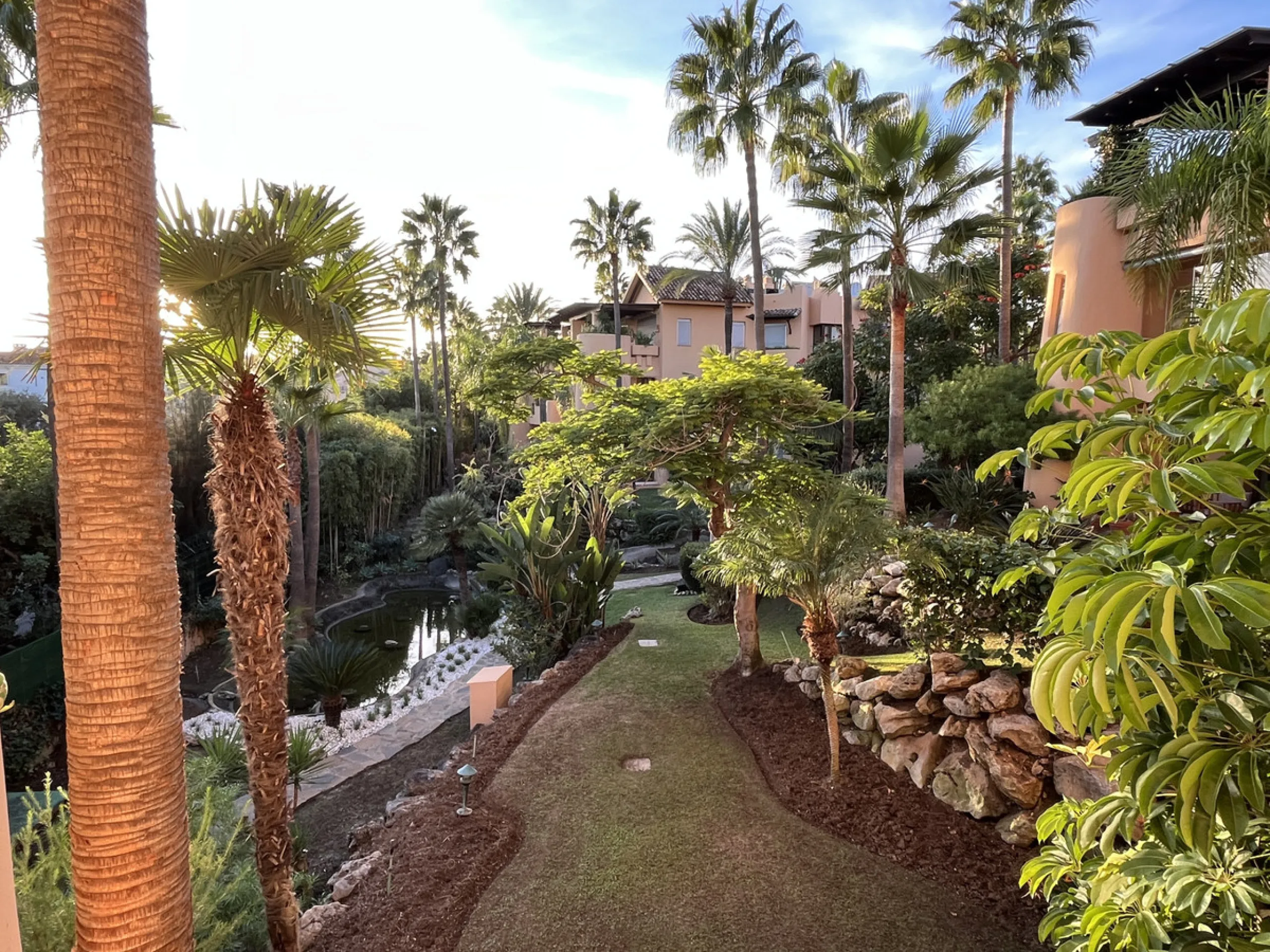 Located within the prestigious gated community Mansion Club, this elegant 2-bedroom, 2-bathroom apartment stands out as one of the finest residential offerings in the area. With a built area of 165 m² and a 41 m² south-facing terrace, it offers generous l