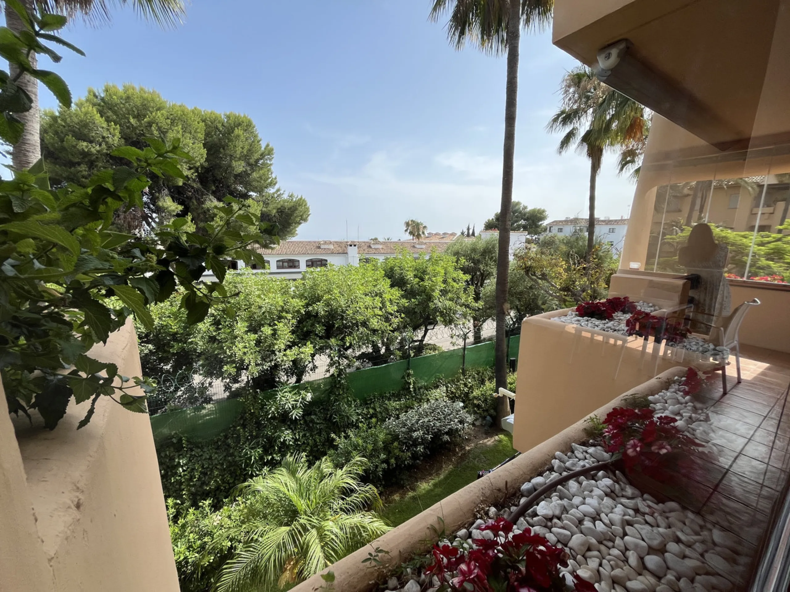 Located within the prestigious gated community Mansion Club, this elegant 2-bedroom, 2-bathroom apartment stands out as one of the finest residential offerings in the area. With a built area of 165 m² and a 41 m² south-facing terrace, it offers generous l
