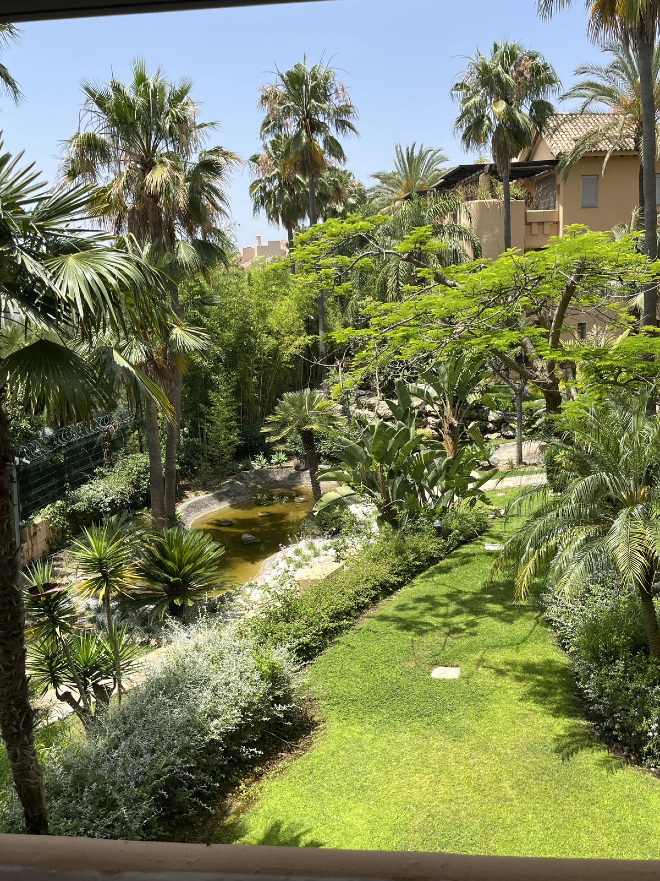 Located within the prestigious gated community Mansion Club, this elegant 2-bedroom, 2-bathroom apartment stands out as one of the finest residential offerings in the area. With a built area of 165 m² and a 41 m² south-facing terrace, it offers generous l