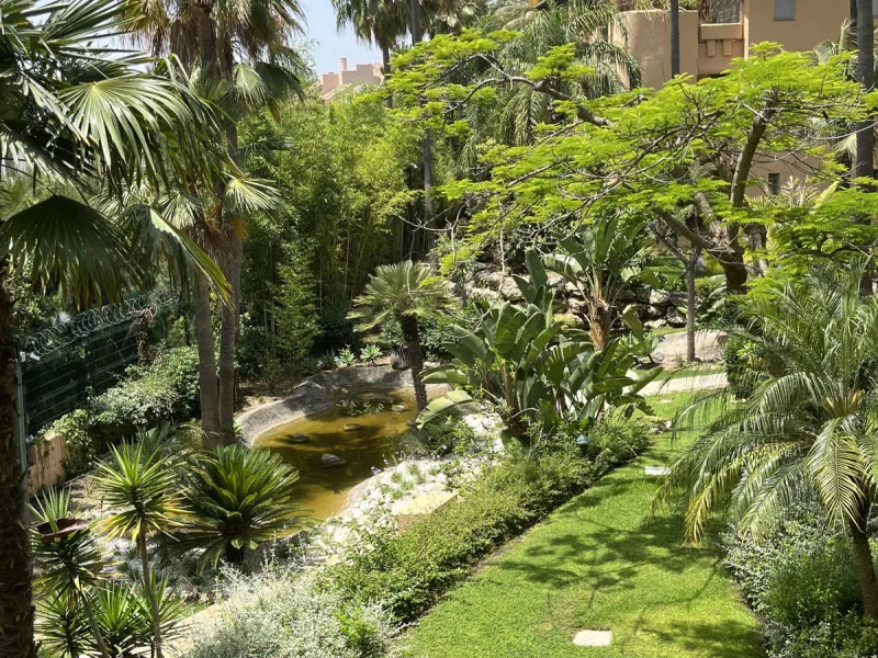Located within the prestigious gated community Mansion Club, this elegant 2-bedroom, 2-bathroom apartment stands out as one of the finest residential offerings in the area. With a built area of 165 m² and a 41 m² south-facing terrace, it offers generous l