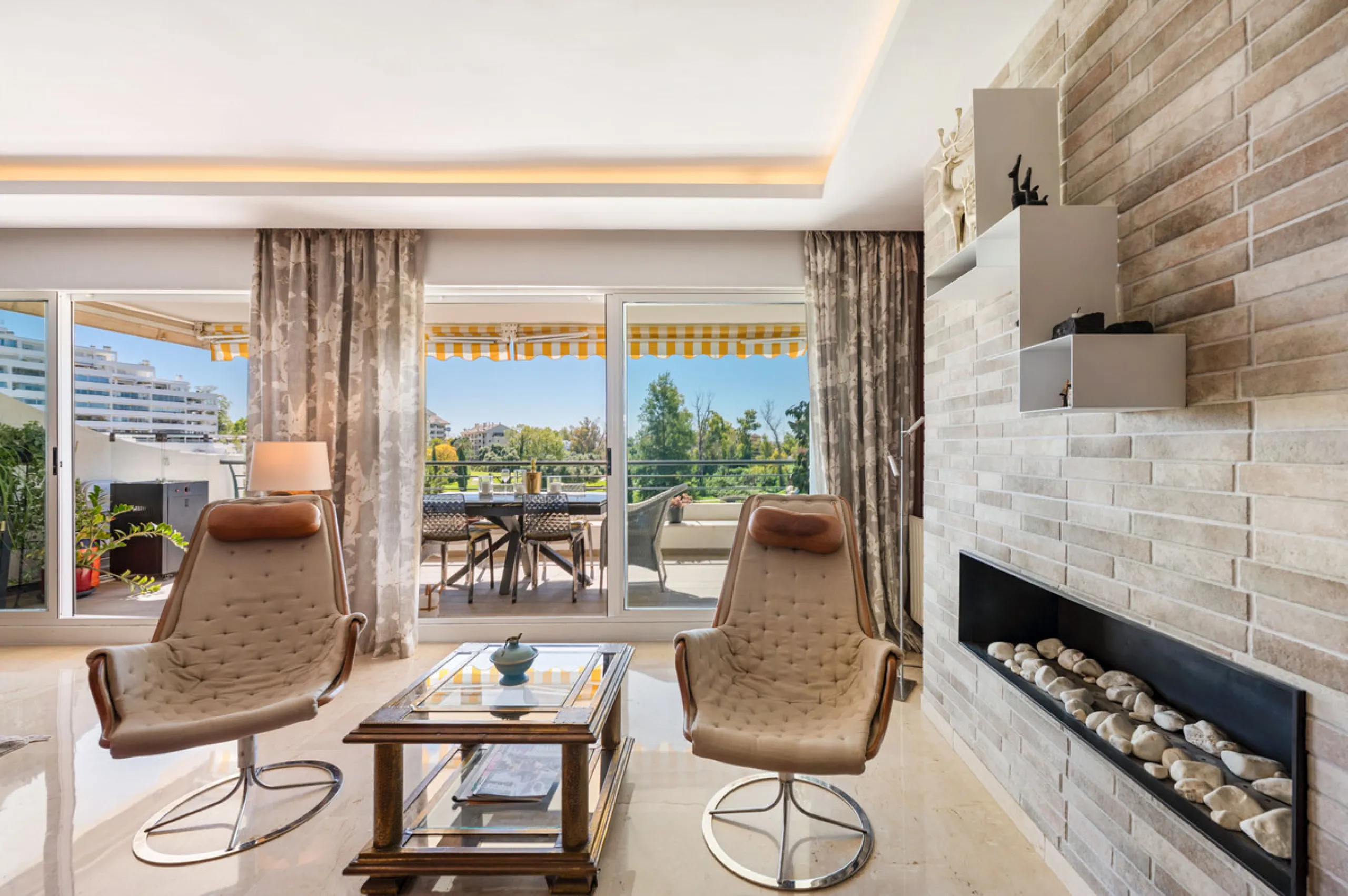 This truly special home combines space, light and tranquility in one of Guadalmina's most sought-after settings. Located on the first floor yet elevated above the golf course, the apartment enjoys the feel of a third floor or penthouse, with uninterrupted