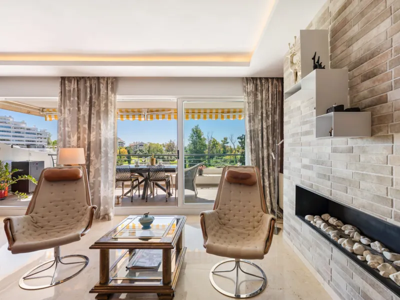 This truly special home combines space, light and tranquility in one of Guadalmina's most sought-after settings. Located on the first floor yet elevated above the golf course, the apartment enjoys the feel of a third floor or penthouse, with uninterrupted