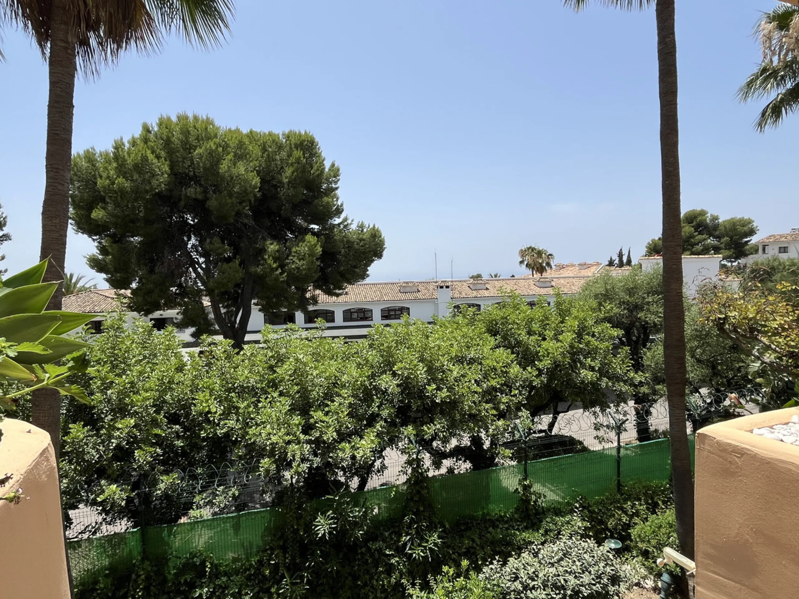 Located within the prestigious gated community Mansion Club, this elegant 2-bedroom, 2-bathroom apartment stands out as one of the finest residential offerings in the area. With a built area of 165 m² and a 41 m² south-facing terrace, it offers generous l