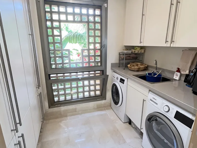 Located within the prestigious gated community Mansion Club, this elegant 2-bedroom, 2-bathroom apartment stands out as one of the finest residential offerings in the area. With a built area of 165 m² and a 41 m² south-facing terrace, it offers generous l