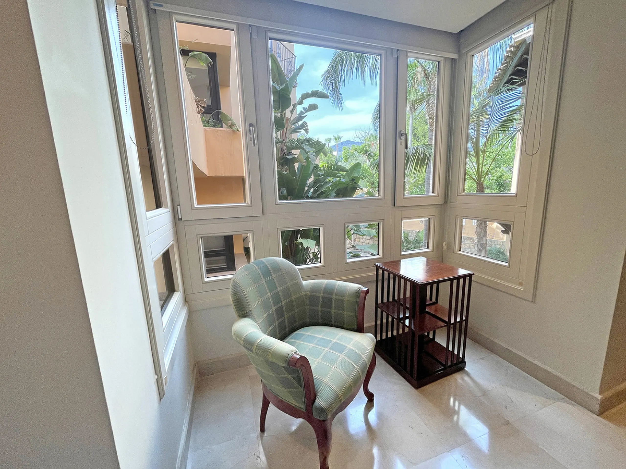 Located within the prestigious gated community Mansion Club, this elegant 2-bedroom, 2-bathroom apartment stands out as one of the finest residential offerings in the area. With a built area of 165 m² and a 41 m² south-facing terrace, it offers generous l