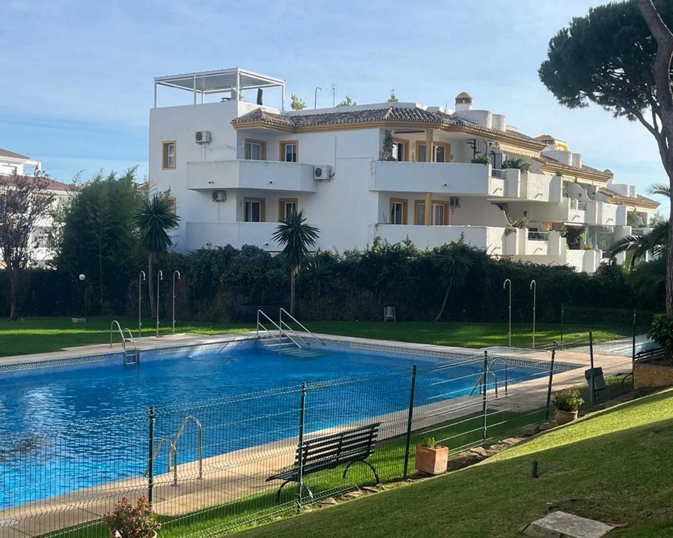 Apartment - Middle Floor Apartment в продаже в Mijas, Málaga. В доме 2 спален и 1 ванных комнат. Площадь дома 77 м²