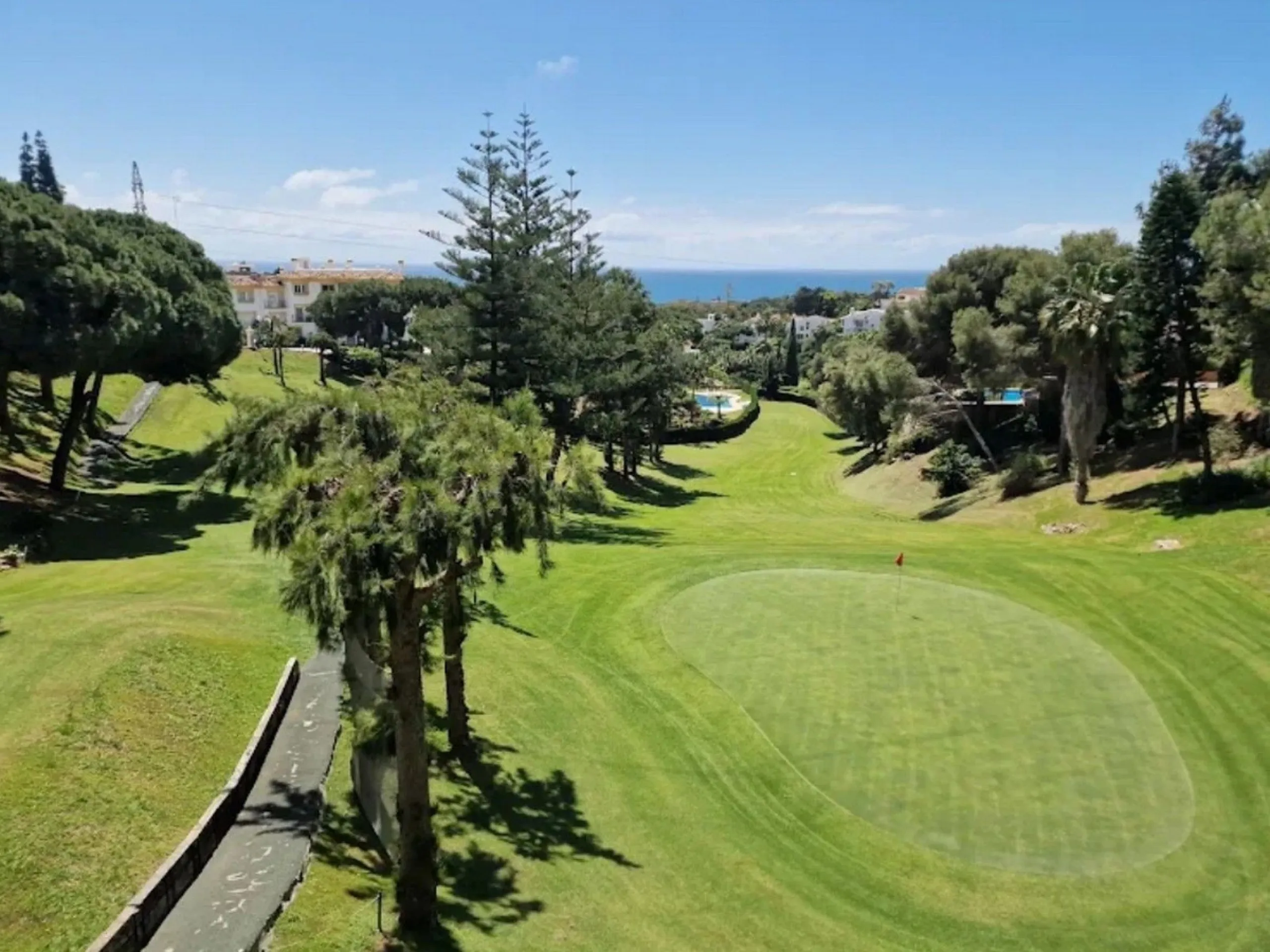 Apartment - Middle Floor Apartment в продаже в Mijas, Málaga. В доме 2 спален и 1 ванных комнат. Площадь дома 77 м²