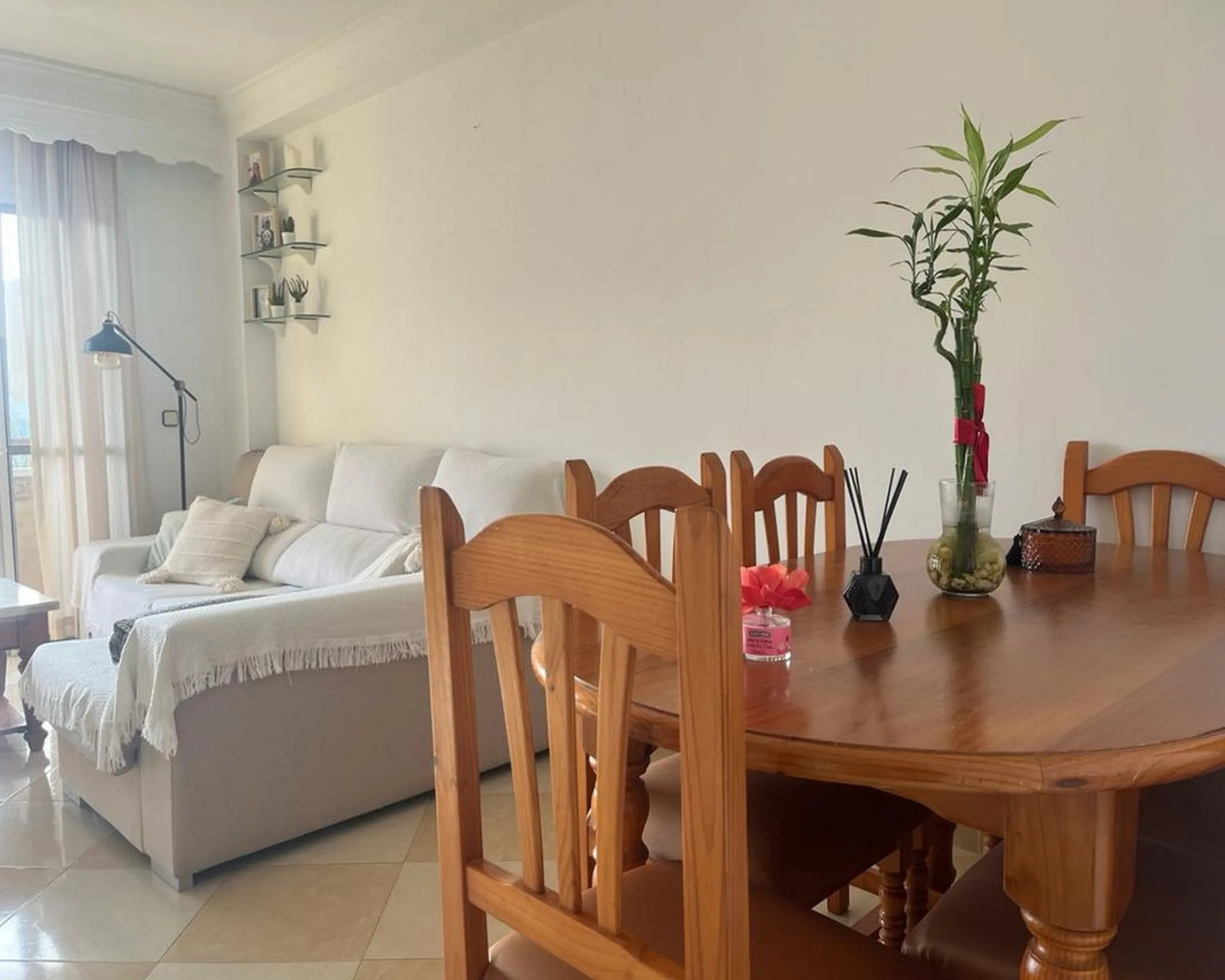 Apartment - Middle Floor Apartment в продаже в Mijas, Málaga. В доме 2 спален и 1 ванных комнат. Площадь дома 77 м²